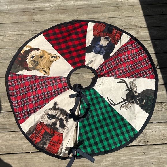 C.R. Gibson Rustic Holiday Woodland Animal Plaid Christmas Tree Skirt, 48' NEW - Picture 2 of 7